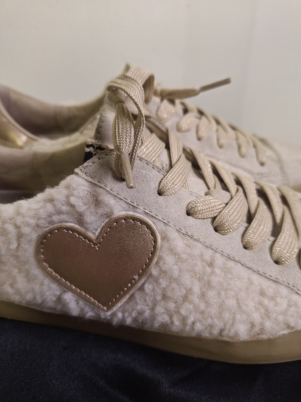 ShuShop Beige Cream Fuzzy Heart Lace-Up Sneakers Size 9 W